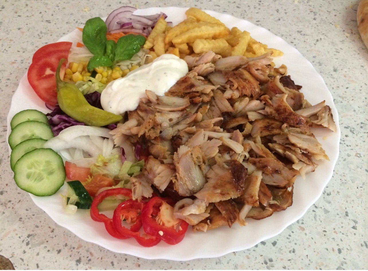 Hähnchen-Kebab-Teller