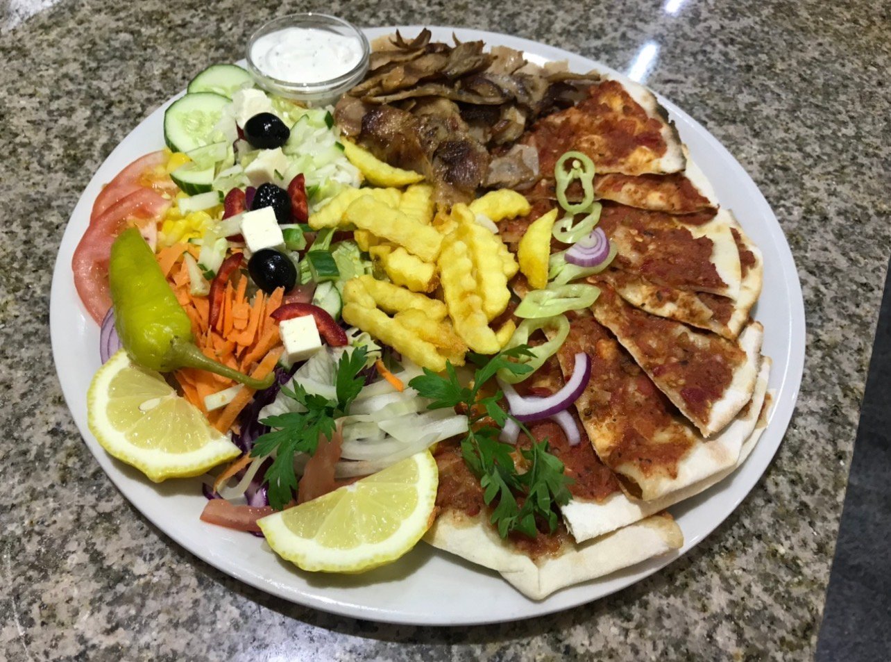 Lahmacun-Kebabteller